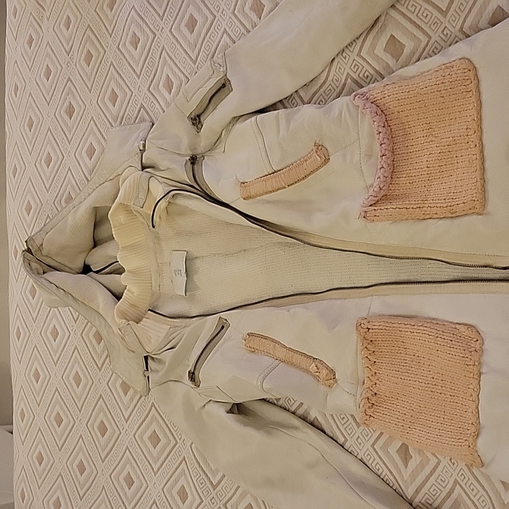 Charlotte winter leather jacket. Size S, color white.
